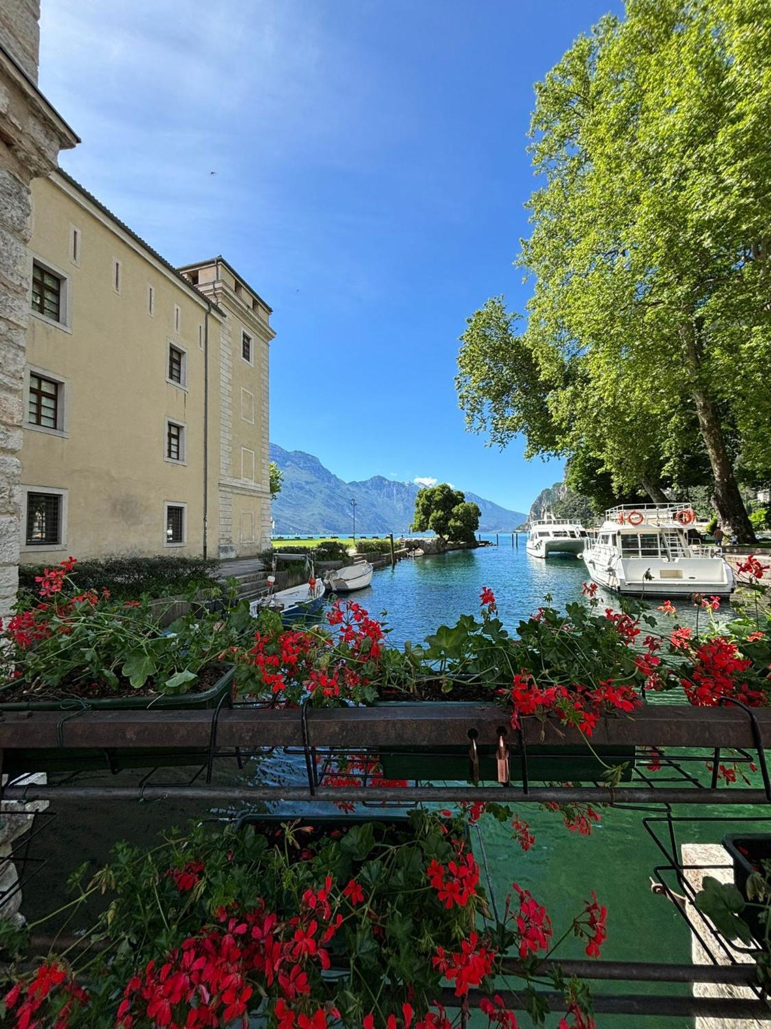 Garden & Pool Perugini Apartment Torbole Sul Garda Екстериор снимка